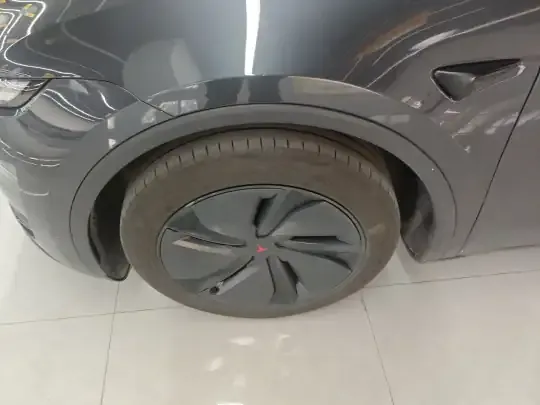 Tesla Model Y 2025 (37300 км)