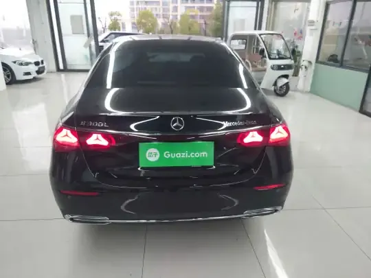 Mercedes-Benz E-Class 2025 (10000 км)