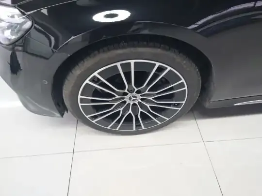 Mercedes-Benz E-Class 2025 (10000 км)