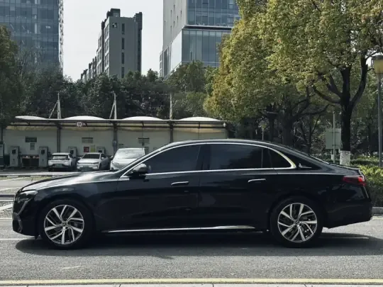Mercedes-Benz E-Class 2025 (2800 км)