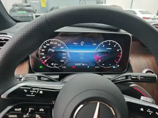 Mercedes-Benz GLC 2025 (7200 км)