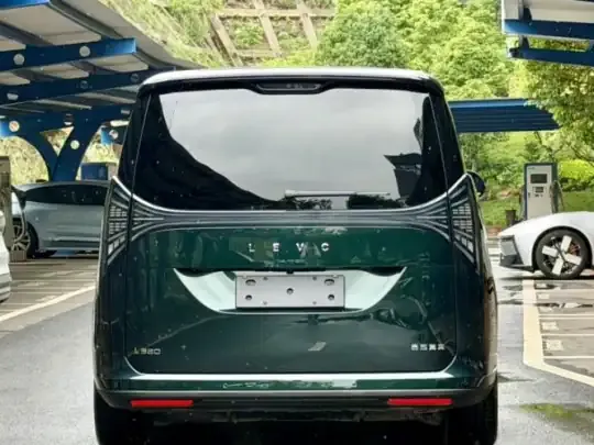 Geely Galaxy LEVC L380 2025 (25400 км)