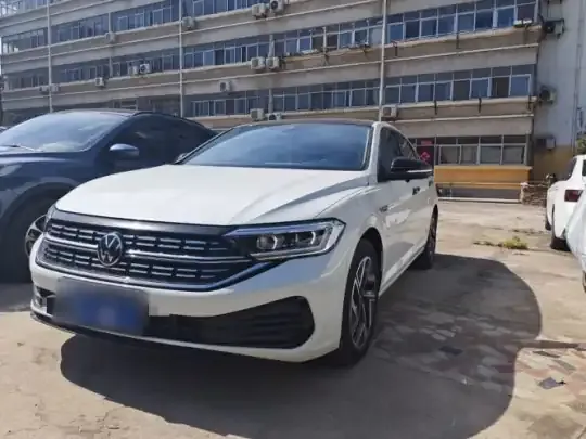 Volkswagen Sagitar 2025 (8600 км)
