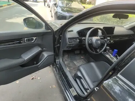 Honda Civic 2025 (10900 км)