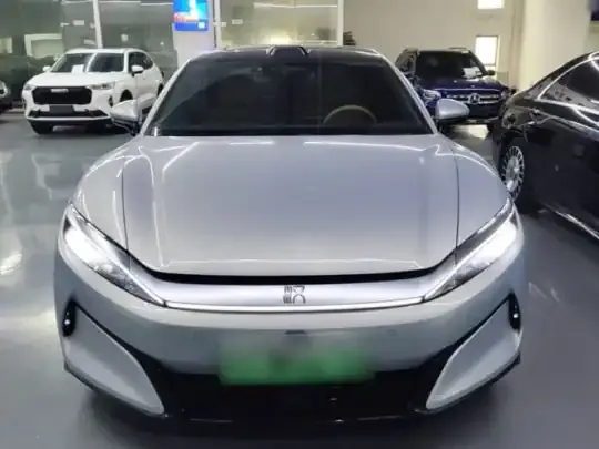 BYD Han L 2025 (12400 км)