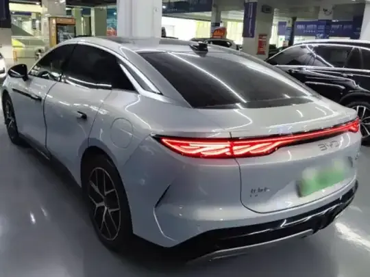 BYD Han L 2025 (12400 км)