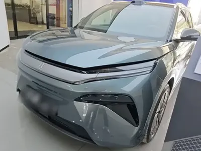 BYD Tang L 2025 (5400 км)
