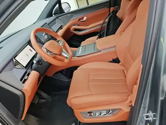 BYD Tang L 2025 (5400 км)