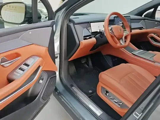 BYD Tang L 2025 (5400 км)