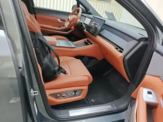 BYD Tang L 2025 (5400 км)
