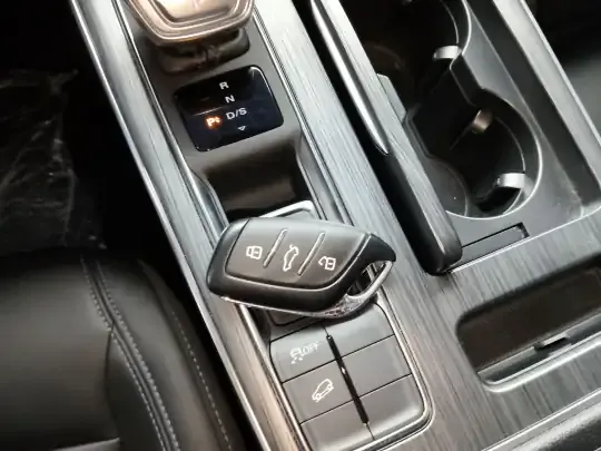 Roewe RX5 2025 (2700 км)