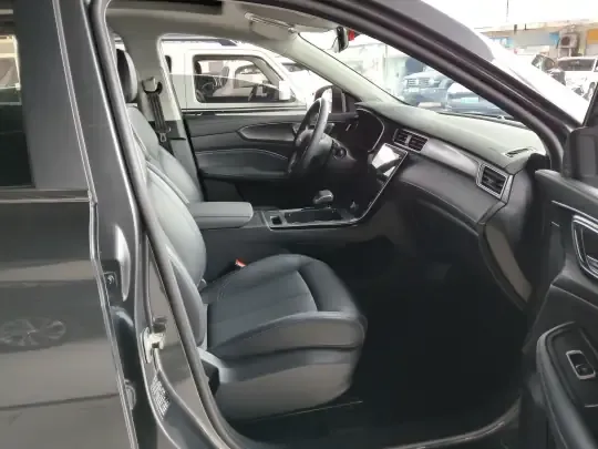 Roewe RX5 2025 (2700 км)