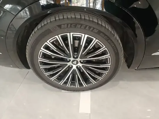 Deepal S09 2025 (15900 км)