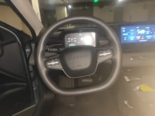 Roewe D6 2025 (15000 км)