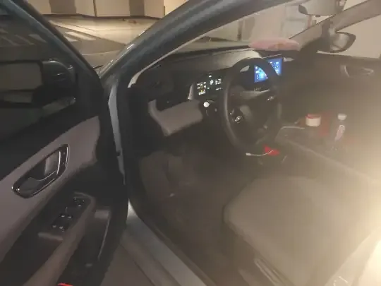 Roewe D6 2025 (15000 км)