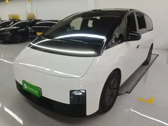Li Auto MEGA 2025 (8800 км)