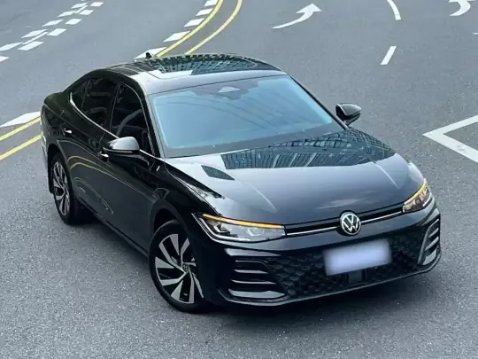 Volkswagen Passat 2025 (6300 км)