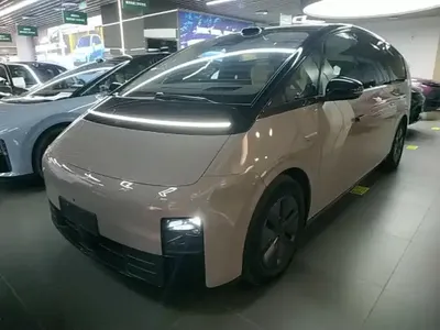 Li Auto MEGA 2025 (27700 км)