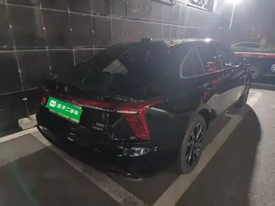 Hongqi H5 PHEV 2025 (13500 км)