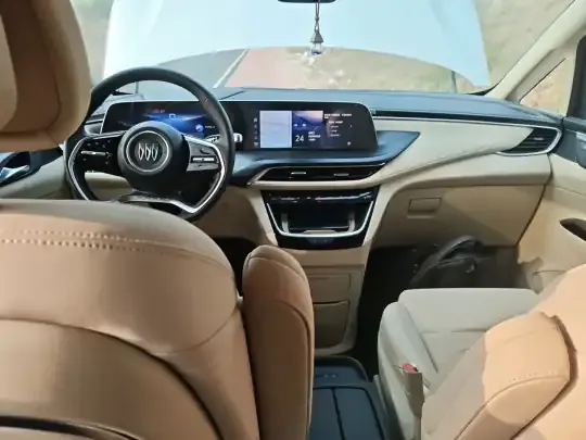 Buick GL8 New Energy 2025 (10800 км)