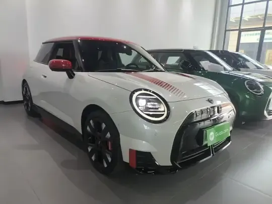 MINI Electric COOPER JCW 2025 (4000 км)