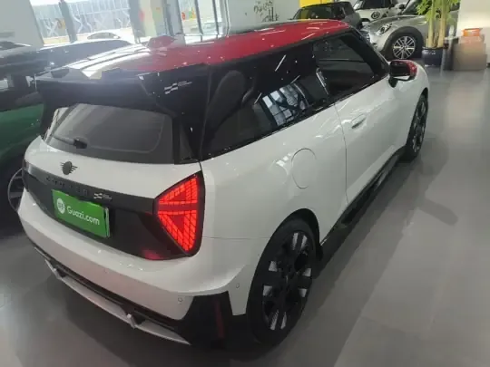 MINI Electric COOPER JCW 2025 (4000 км)