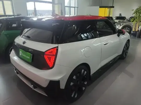 MINI Electric COOPER JCW 2025 (4000 км)