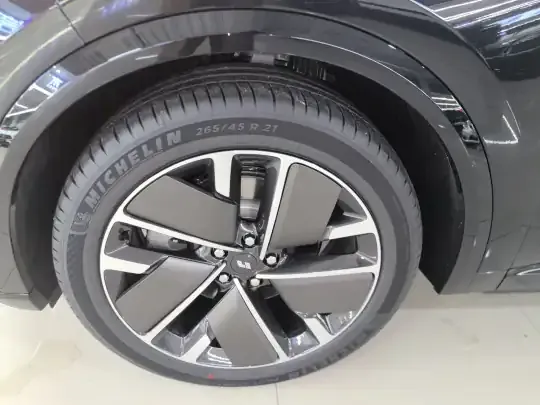 Li Auto L9 2025 (100 км)