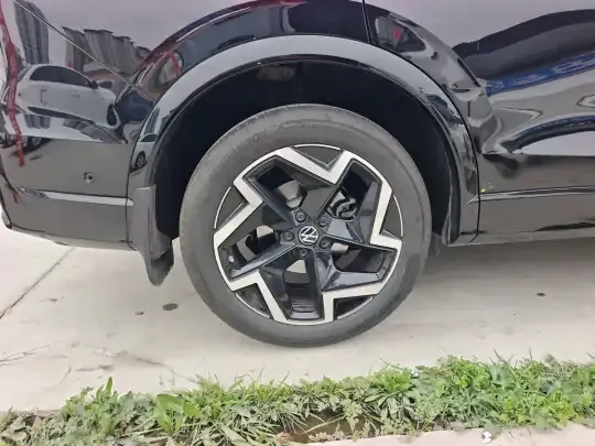Volkswagen Tiguan L 2025 (4700 км)