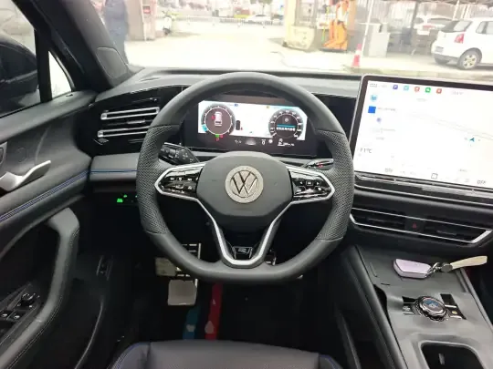 Volkswagen Tiguan L 2025 (4700 км)