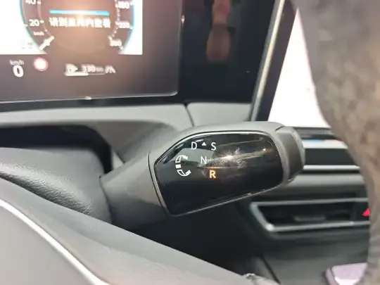Volkswagen Tiguan L 2025 (4700 км)