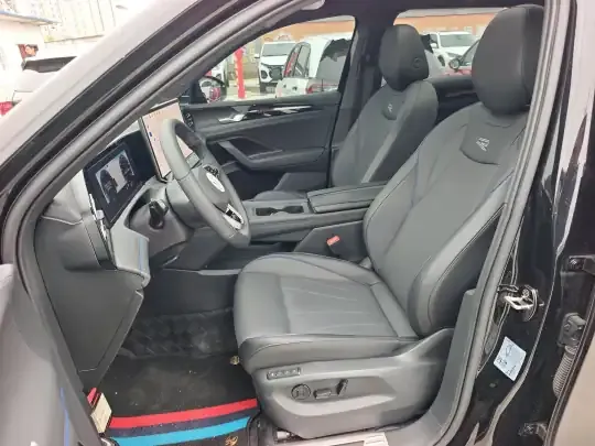 Volkswagen Tiguan L 2025 (4700 км)