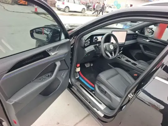 Volkswagen Tiguan L 2025 (4700 км)