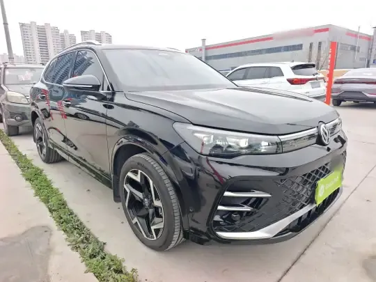 Volkswagen Tiguan L 2025 (4700 км)