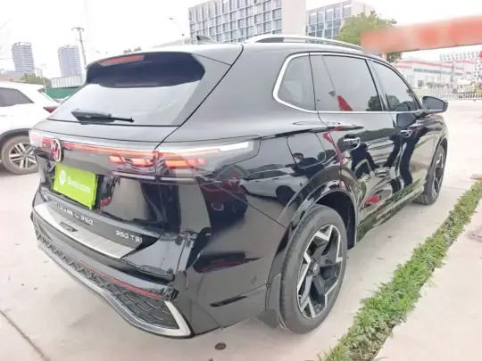 Volkswagen Tiguan L 2025 (4700 км)