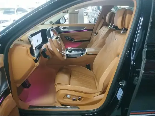 Hongqi H9 2025 (2400 км)