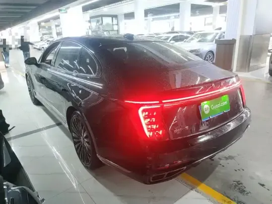 Hongqi H9 2025 (2400 км)