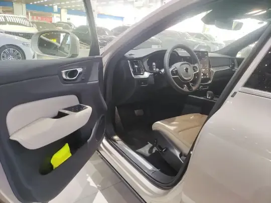 Volvo XC60 2026 (100 км)