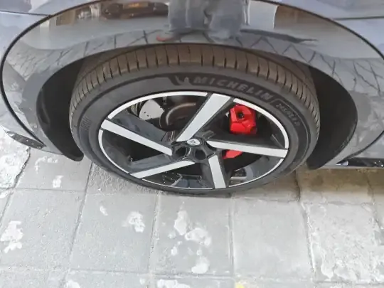 Xiaomi Auto YU7 2025 (200 км)