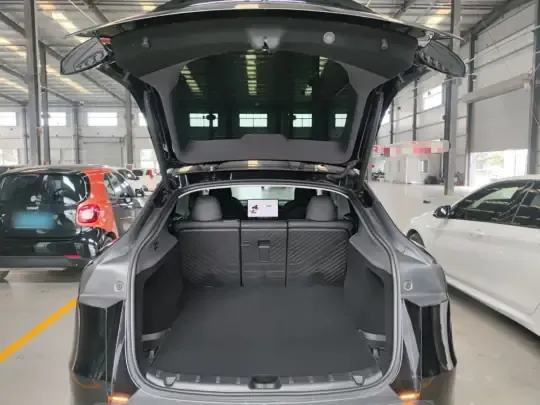 Tesla Model Y 2025 (4400 км)
