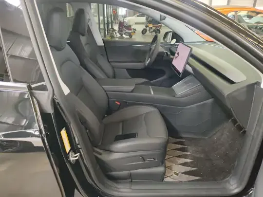 Tesla Model Y 2025 (4400 км)