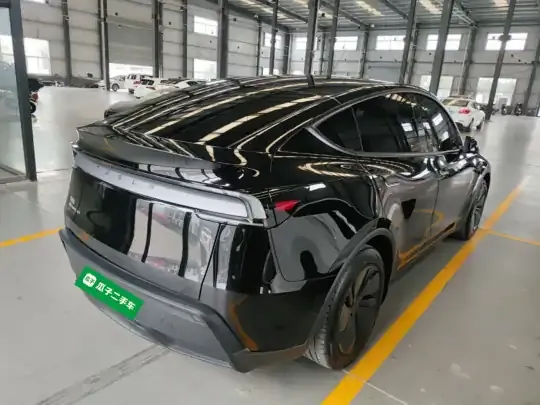 Tesla Model Y 2025 (4400 км)