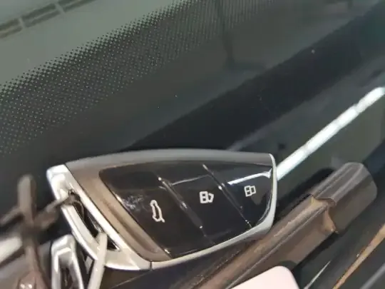 SAIC MAXUS G50 PHEV 2025 (300 км)