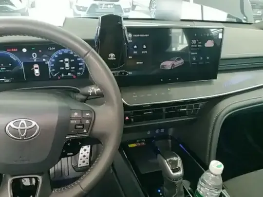 Toyota Camry 2026 (6400 км)