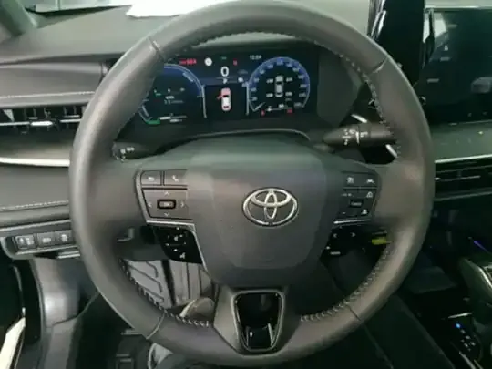 Toyota Camry 2026 (6400 км)