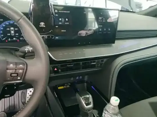 Toyota Camry 2026 (6400 км)