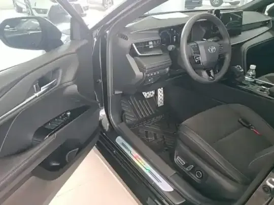 Toyota Camry 2026 (6400 км)