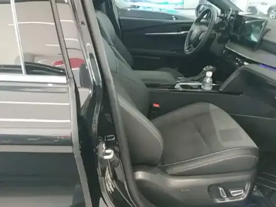 Toyota Camry 2026 (6400 км)
