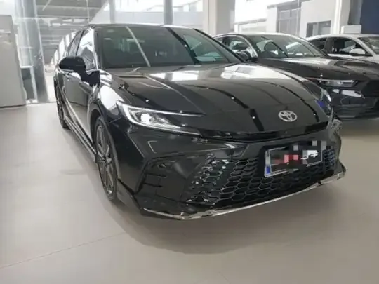 Toyota Camry 2026 (6400 км)