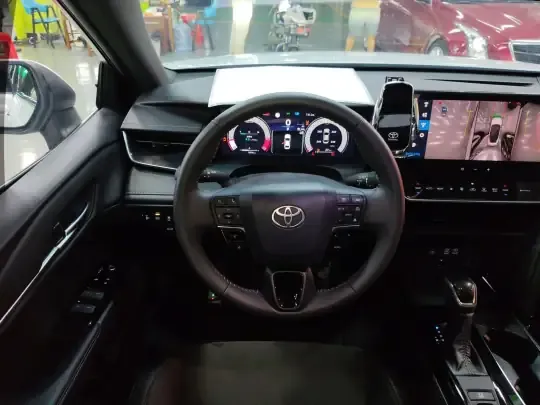 Toyota Camry 2026 (1600 км)
